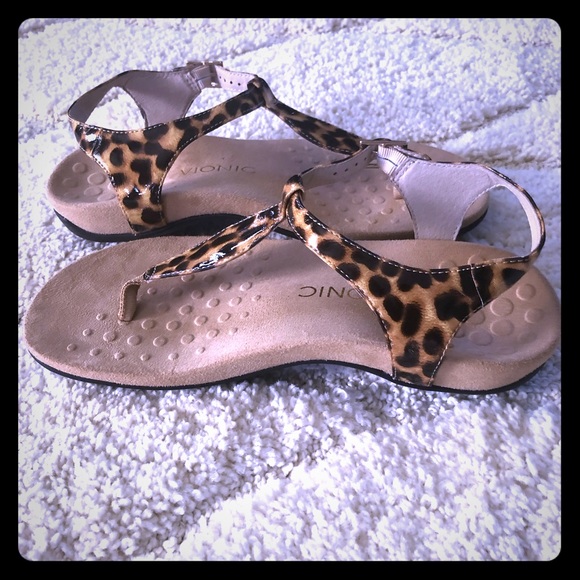vionic leopard sandals